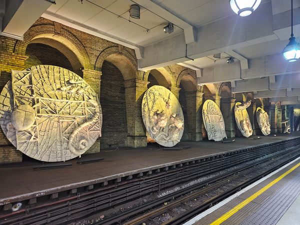 Gloucester Road Underground Station Burcus Platform di London, Inggris
