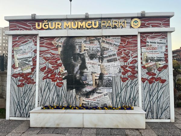 Taman Uğur Mumcu di Eskişehir, Turki