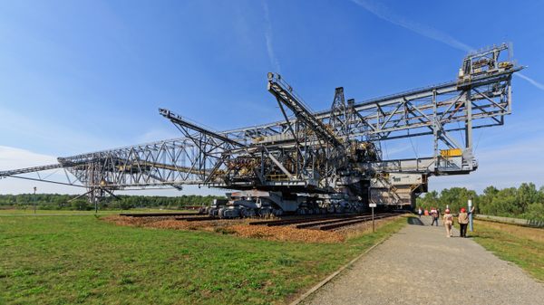 Jembatan konveyer overburden F60 di Lichterfeld-Schacksdorf, Jerman
