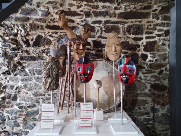 Museum Topeng dan Kostum Iberia (Museum Masker dan Bea Cukai Iberia) di Bragança, Portugal