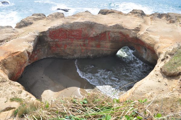 Devils Punchbowl di Otter Rock, Oregon