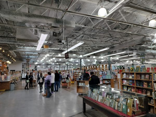 Toko Flagship Buku Setengah Harga di Dallas, Texas