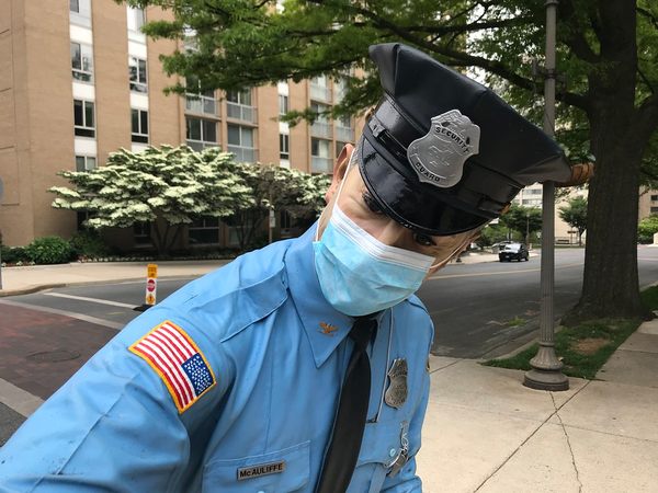 'Oh, ini kamu, selamat datang!' di Chevy Chase, Maryland